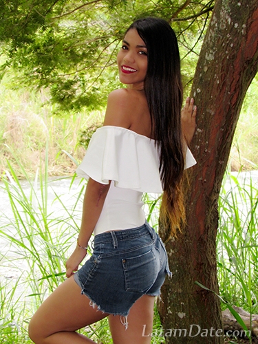 Profile Of Valeria Serrano 22 Years Old From Cali Colombia Latino