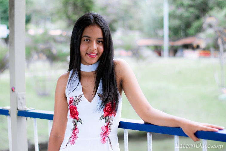 Profile of Dahiana , 20 Years Old , From Pereira Colombia : latin singles