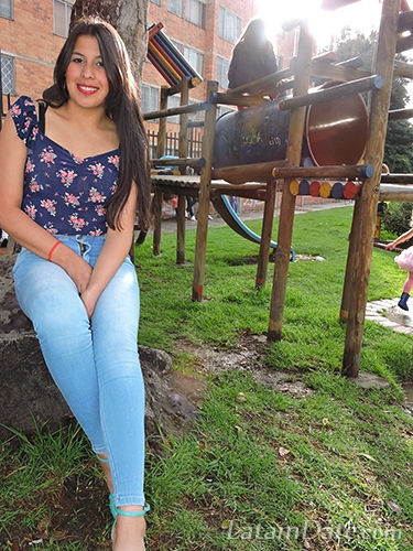 Profile of Viviana , 22 Years Old , From Bogota Colombia : mature latin ...